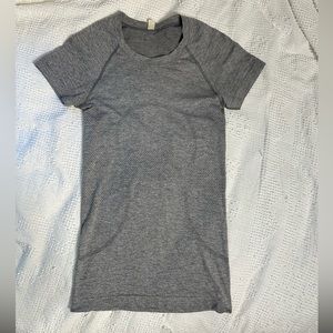 Lululemon grey T-shirt